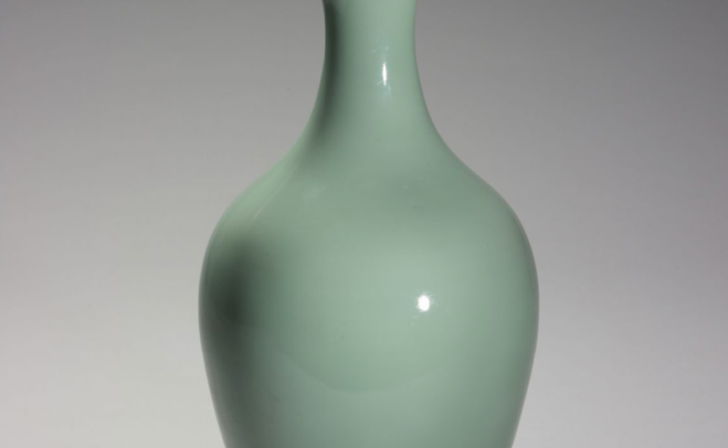 雍正窑 冬青菊瓣纹瓶