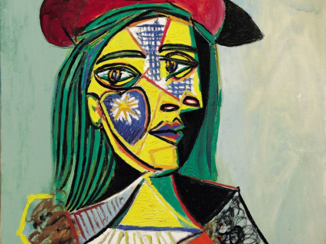 戴帽子和毛领的女人